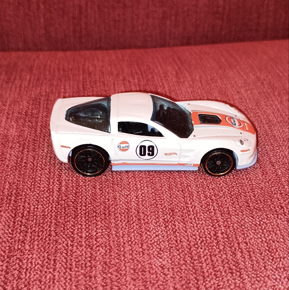 Matchbox 2009 Gulf Racing Corvette Car